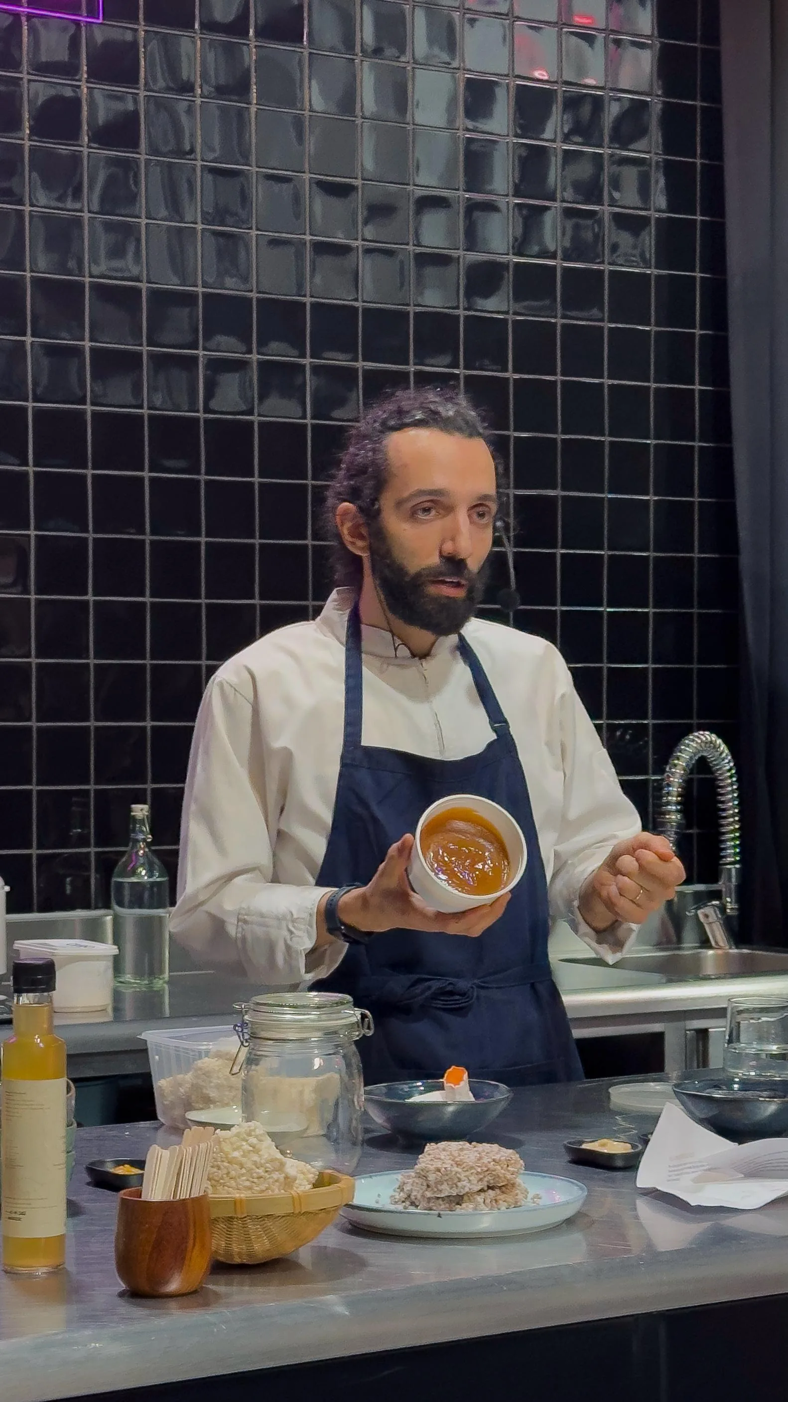 Kin Ferments em workshop - miso apresentado ao público
